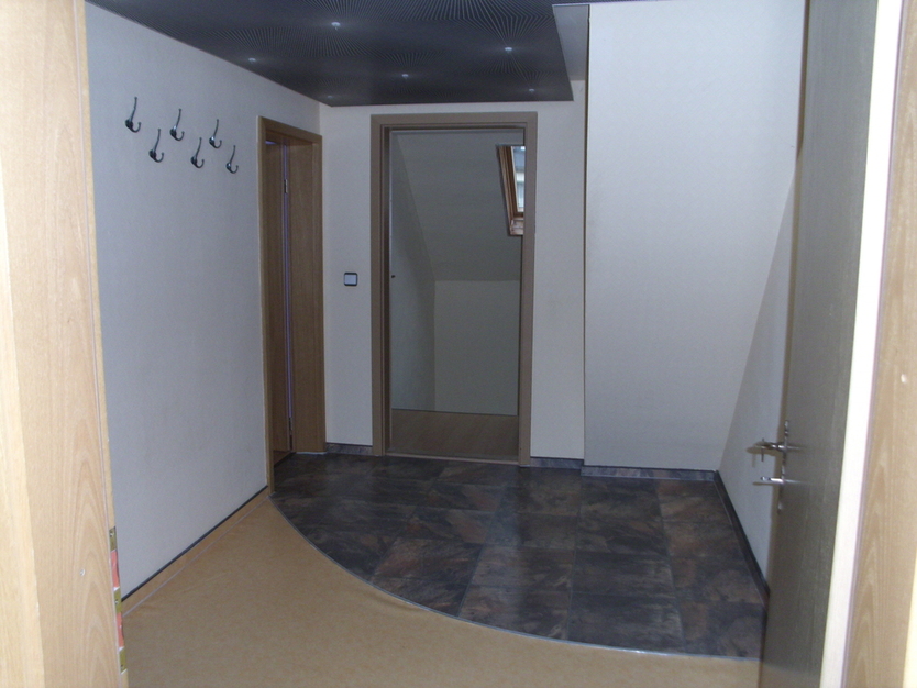 Drei-Zimmer-Dachwohnung in ruhiger Lage mit guter Fernsicht 3 zimmer