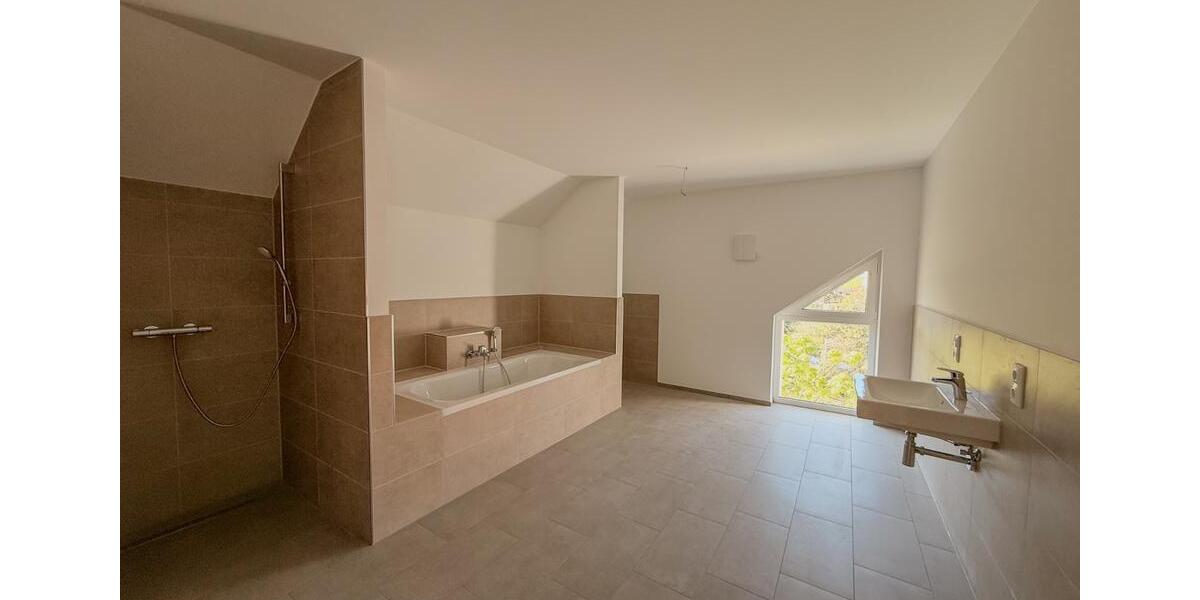 Dachgeschoßwohnung Euskirchen - 3 Zimmer, 131 m&sup2;, 1.598&euro; | Angebot:26618141
