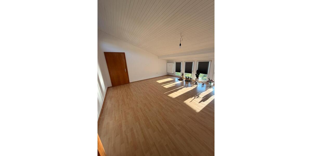 Dachgeschoßwohnung Northeim - 2.5 Zimmer, 75 m&sup2;, 700&euro; | Angebot:26632979
