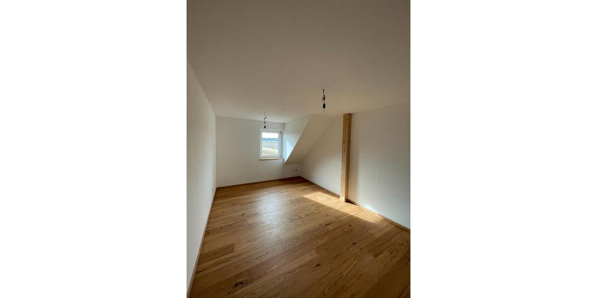 Dachgeschoßwohnung Gunzenhausen - 3 Zimmer, 90 m&sup2;, 950&euro; | Angebot:26464332
