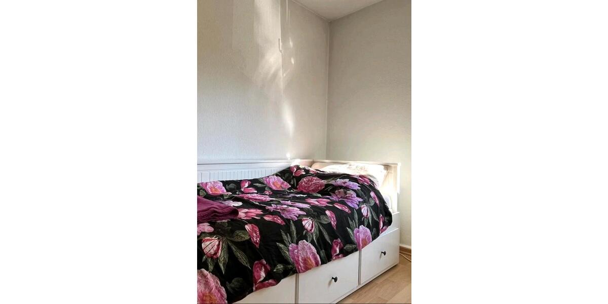 Zimmer frei in 3er-WG ;) 3 zimmer