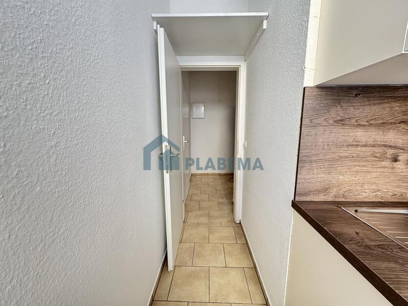 Frisch in Renovierung -> 2-Zimmer-Wohnung mit neuer Einbauküche in zentraler Innenstadtlage zimmer