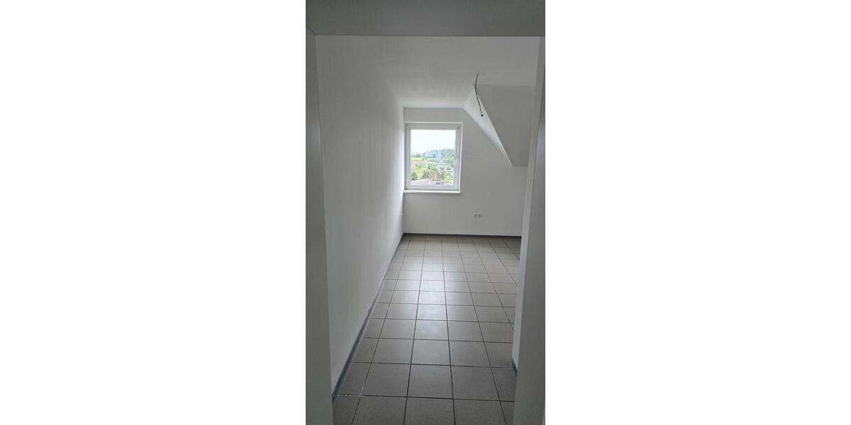 Dachgeschoßwohnung Hillesheim - 4 Zimmer, 97 m&sup2;, 850&euro; | Angebot:26478452
