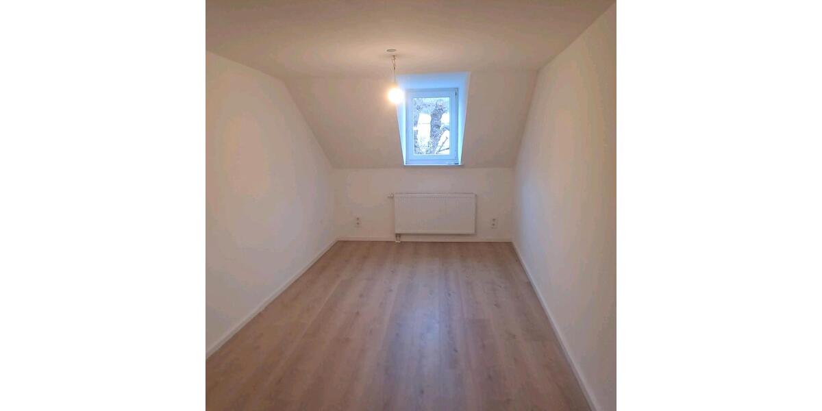 Dachgeschoßwohnung Trier - 4 Zimmer, 80 m&sup2;, 900&euro; | Angebot:26645893