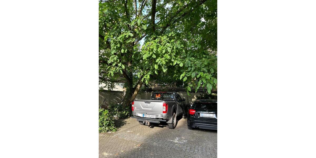 Pkw Parkplatz Stellplatz Würzburg Zentrale Lage groß zimmer