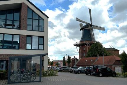 Wohnen am Norder Tief: Schöne Erdgeschoßwohnung mit Blick auf die Mühle