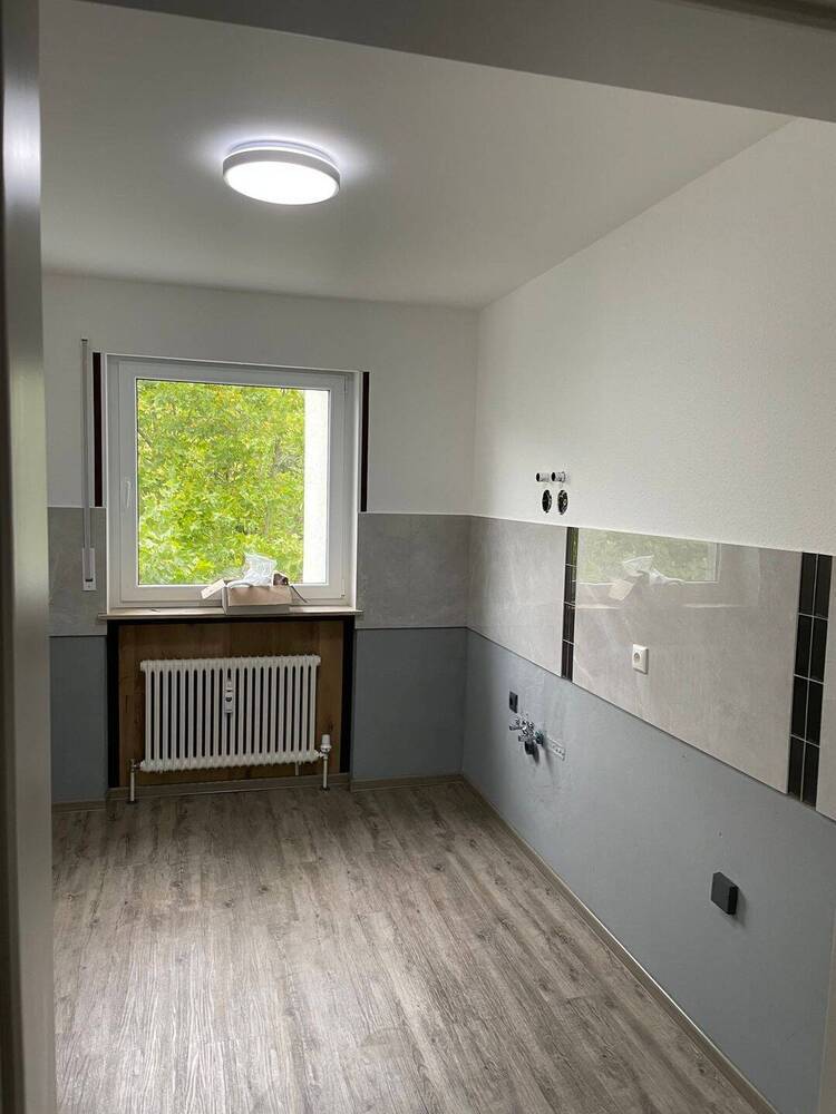 Komplett Renovierte 3 12 Zimmer Wohnung