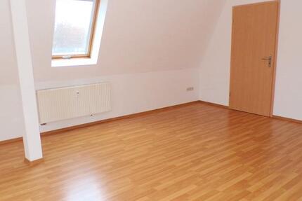 * gemütliche 2 Zimmer Wohnung in Leubnitz zu vermieten * mit Wanne und Dusche * 2 zimmer