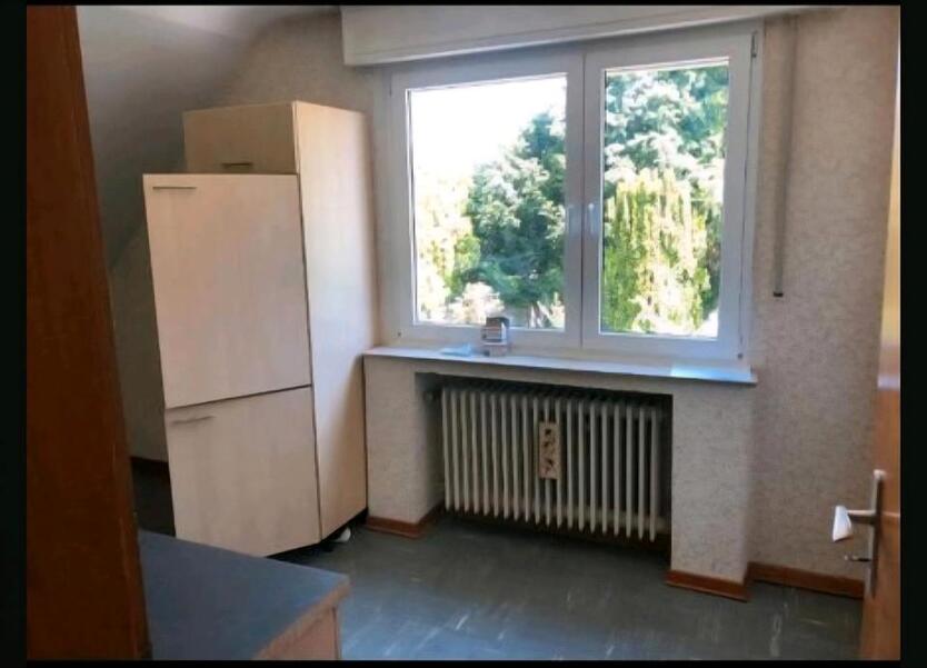 Helle 2-Zimmer-Wohnung mit Einbauküche zimmer
