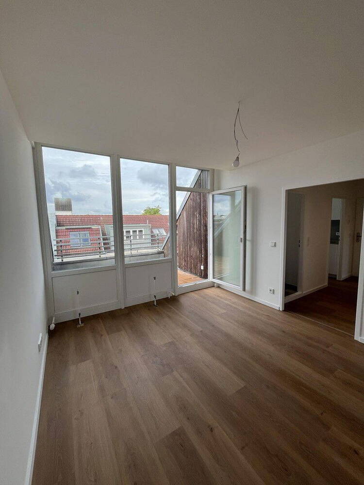 Frisch sanierte Dachgeschoßwohnung in Reinickendorf - 2 Zimmer, sofort bezugsfrei!