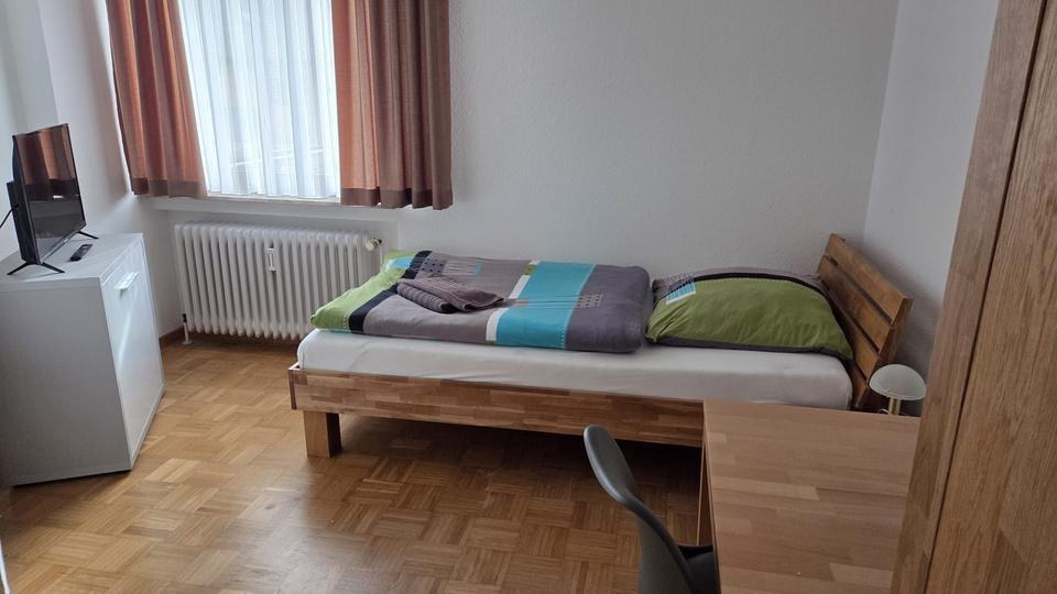 Gästezimmer in Filderstadt mit Internet, TV, Gästeküche, Etagendusche, GästeWc, Waschmaschine, Trockner, Nähe Messe Stuttgart 1 zimmer