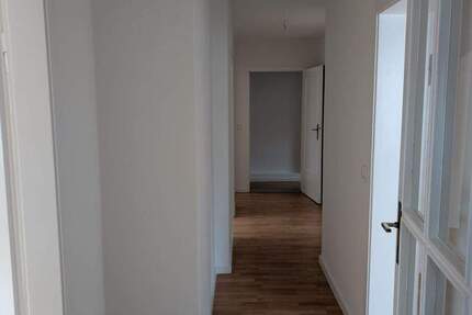 geräumige Souterrain Wohnung mit hellem Ambiente 3 zimmer