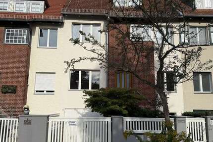 Haus zum Mieten in Berlin-Zehlendorf 4.490 € 190 m²