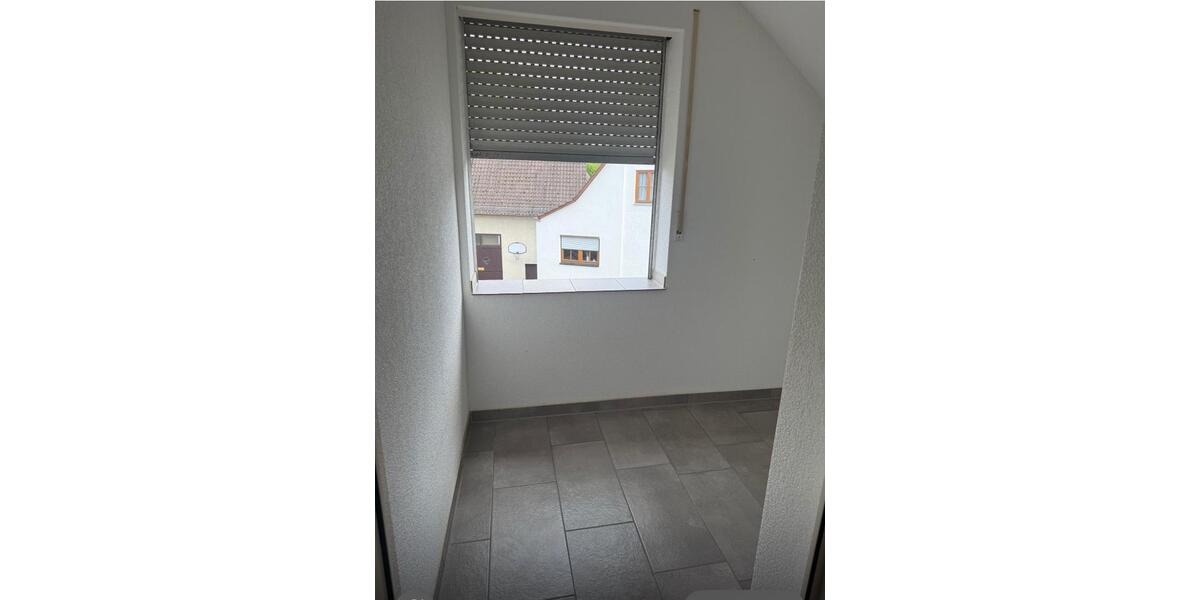 Dachgeschoßwohnung Mengen - 4 Zimmer, 100 m&sup2;, 1.170&euro; | Angebot:26495338