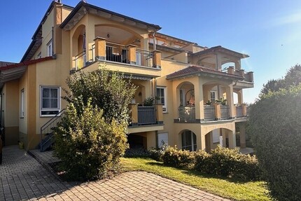 Moderne 4,5 Zimmer-Maisonette-Wohnung mit drei Balkonen, Kamin und Weitblick 4.5 zimmer