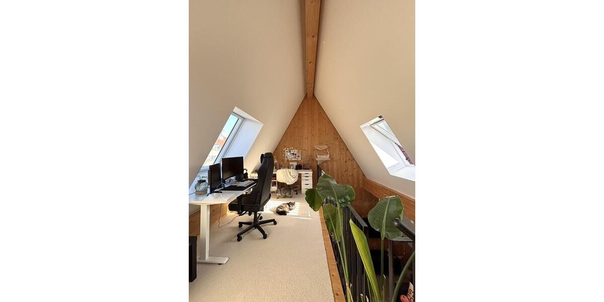 Stilvoll wohnen: Moderne 3,5-Zimmer-Maisonette mit Balkon und Stellplatz 3 zimmer