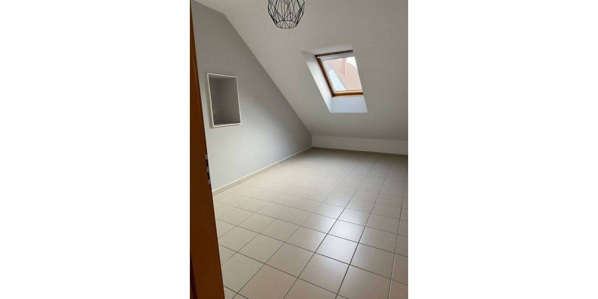 Etagenwohnung Erlangen Frauenaurach - 3 Zimmer, 117 m&sup2;, 1.400&euro; | Angebot:26092188
