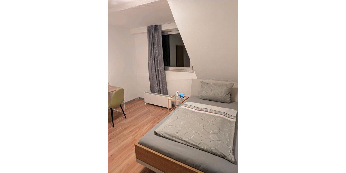 Etagenwohnung Kenn - 6 Zimmer, 90 m&sup2;, 35&euro; | Angebot:25941912