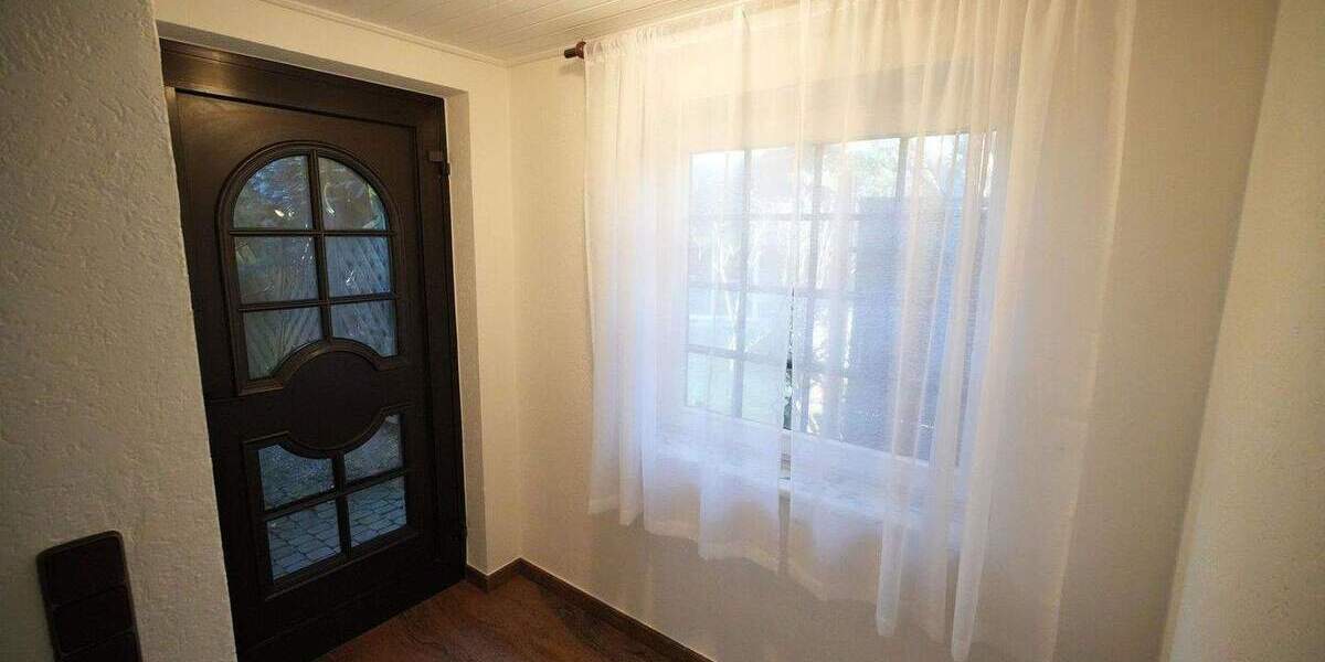 Einfamilienhaus Bad Salzuflen Innenstadt - 3 Zimmer, 135 m&sup2;, 1.390&euro; | Angebot:25539064