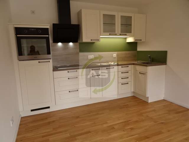 Wohnung zum Mieten in Zwickau 270 € 32.96 m²