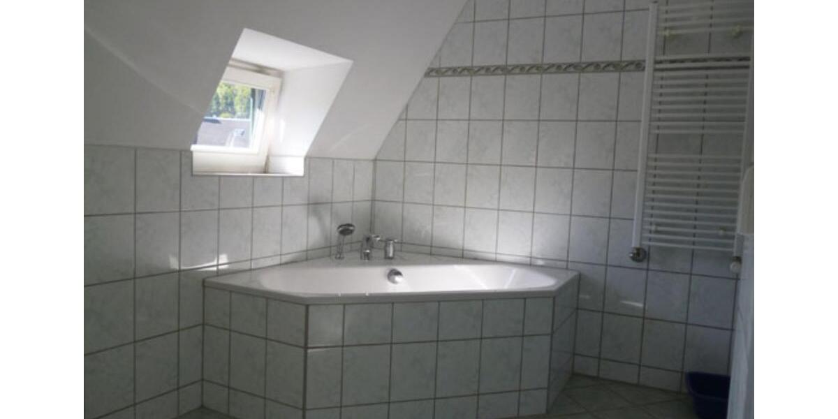 Dachgeschoßwohnung Aue-Bad Schlema Bad Schlema - 5 Zimmer, 157 m&sup2;, 680&euro; | Angebot:25639195