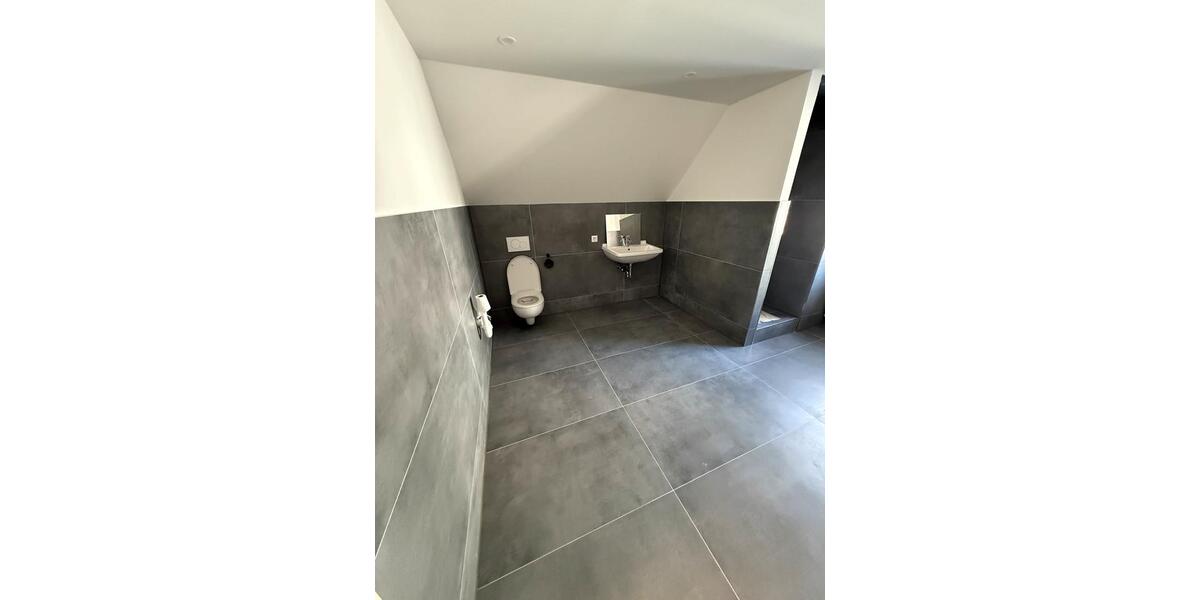 Dachgeschoßwohnung Krefeld - 2 Zimmer, 62 m&sup2;, 600&euro; | Angebot:25052522