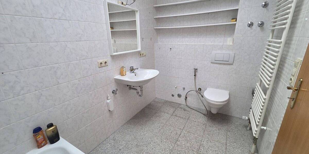 Etagenwohnung Fürth Innenstadt - 2 Zimmer, 77 m&sup2;, 785&euro; | Angebot:26015836