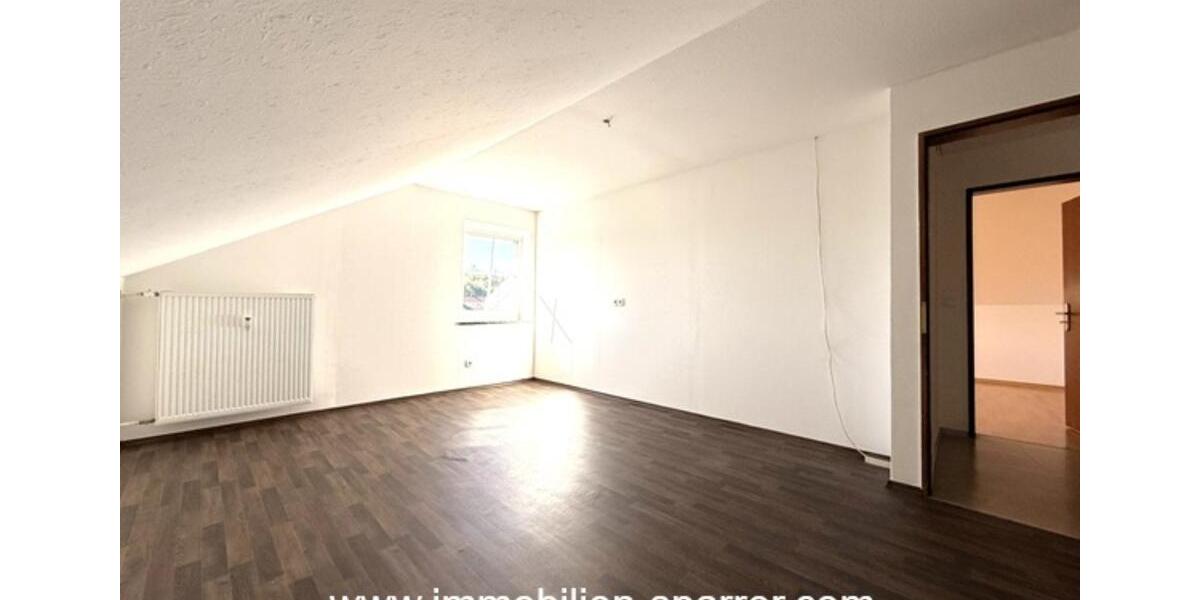 Dachgeschoßwohnung Weiherhammer - 4 Zimmer, 77 m&sup2;, 560&euro; | Angebot:24427785