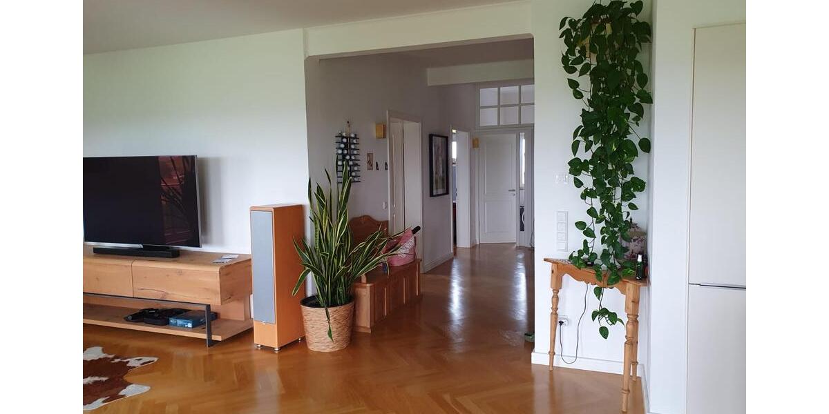Dachgeschoßwohnung Hohenpolding - 3 Zimmer, 160 m&sup2;, 1.350&euro; | Angebot:26245297