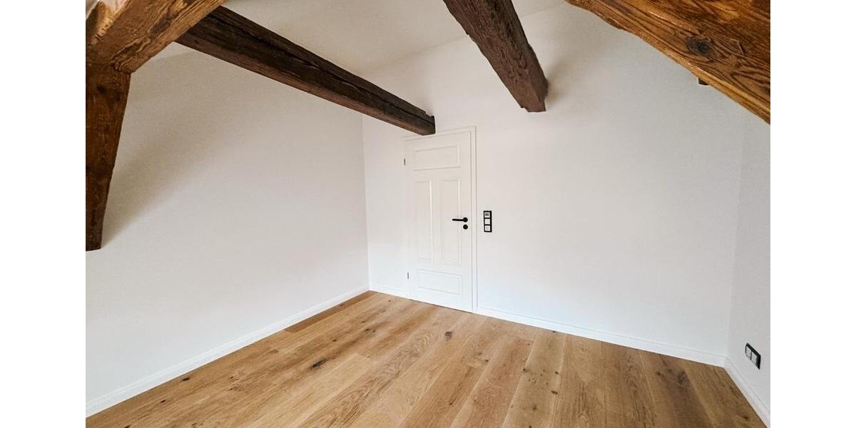 Dachgeschosswohnung im Schloss Regendorf 3 zimmer