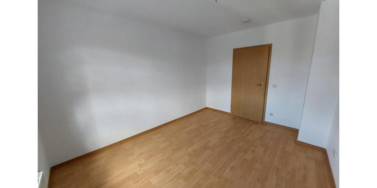 Dachgeschoßwohnung Döbeln - 2.5 Zimmer, 59 m&sup2;, 330&euro; | Angebot:25540933