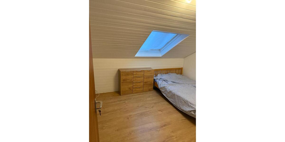 Helles WG-Zimmer in Reutlingen-Ohmenhausen –Ideal für einen Frau? 1 zimmer