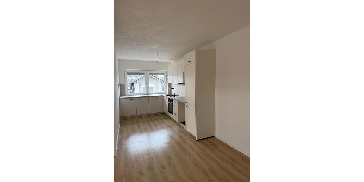 Dachgeschoßwohnung Sinsheim - 3 Zimmer, 77 m&sup2;, 1.100&euro; | Angebot:25050323