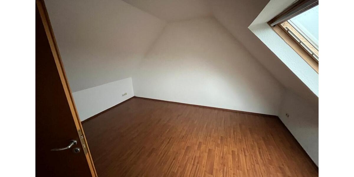 Dachgeschoßwohnung Hövelhof - 3 Zimmer, 100 m&sup2;, 800&euro; | Angebot:25838656