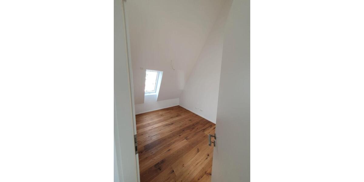 Maisonettenwohnung Stuttgart Feuerbach - 4 Zimmer, 140 m&sup2;, 1.899&euro; | Angebot:26045328