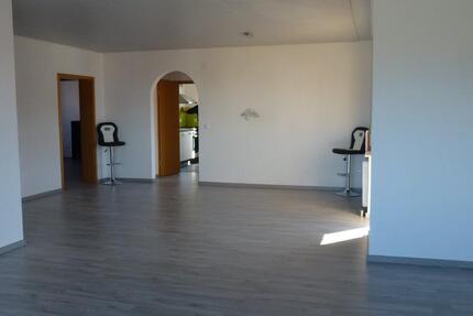 105qm 4 Zimmer Wohnung BalkonKücheBadGäste-WC (Raum PLZ 91330) 4 zimmer