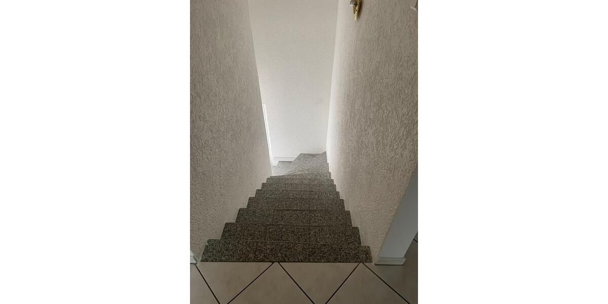 Etagenwohnung Hambühren - 3 Zimmer, 90 m&sup2;, 1.070&euro; | Angebot:25977915