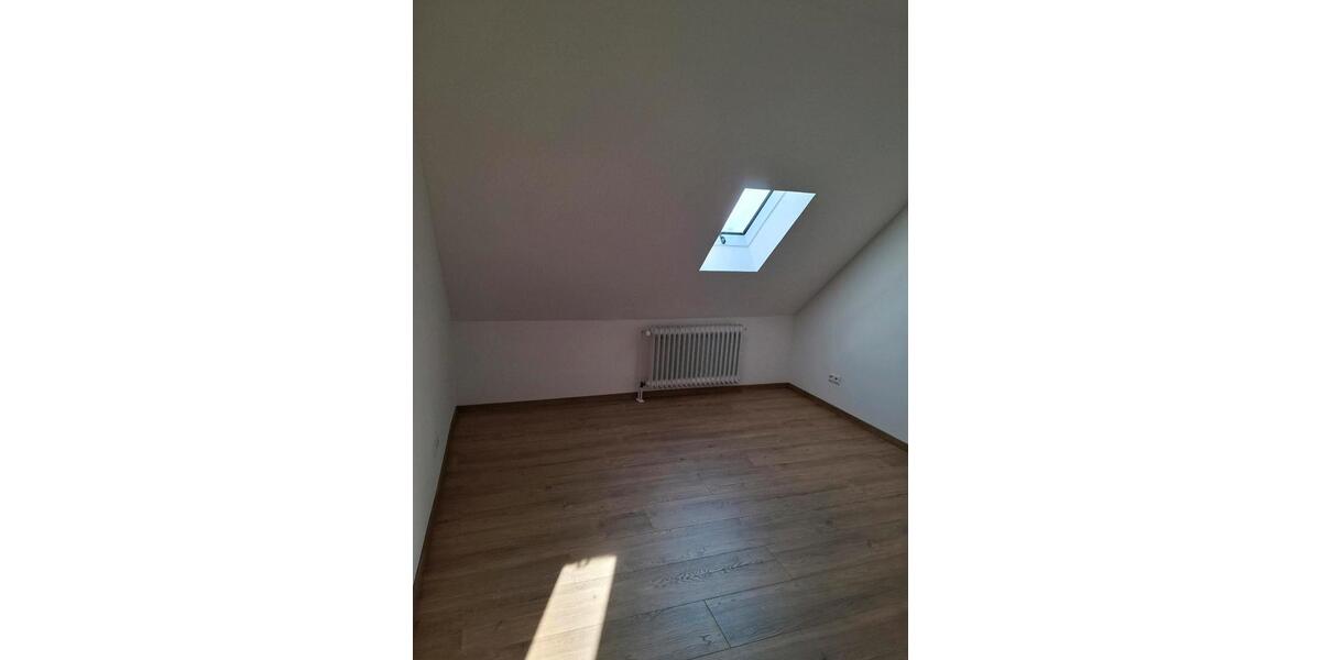 Dachgeschoßwohnung Langlingen - 4 Zimmer, 110 m&sup2;, 880&euro; | Angebot:25895350