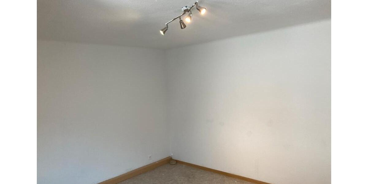 Etagenwohnung Saarbrücken West - 1 Zimmer, 40 m&sup2;, 320&euro; | Angebot:26250188