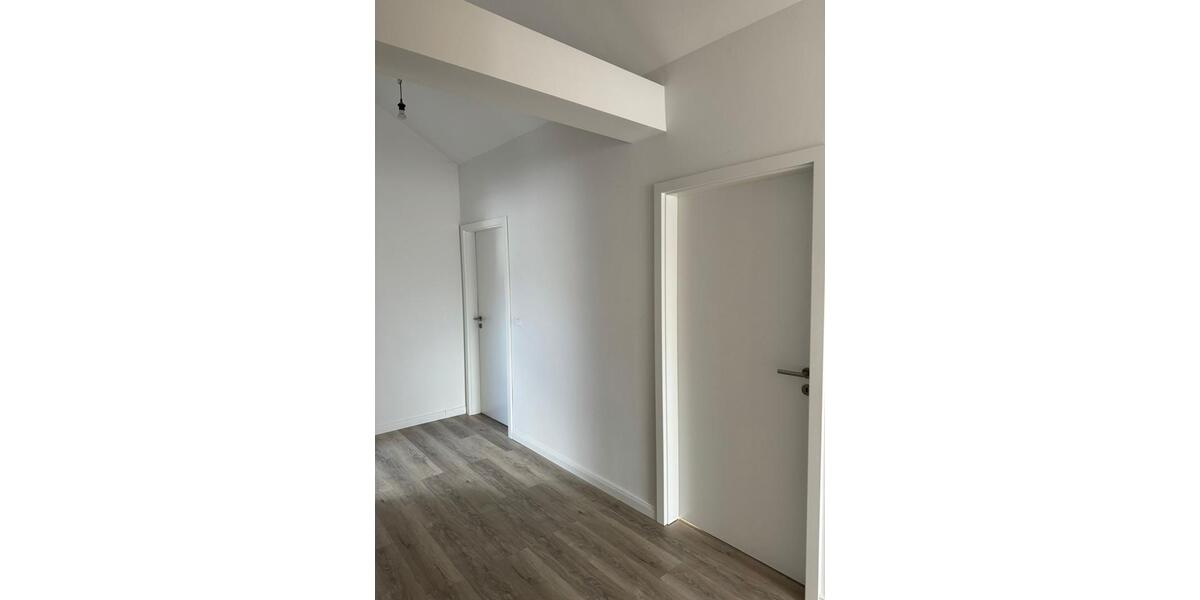 Neuwertige 4 Zimmer Dachgeschosswohnung 4 zimmer