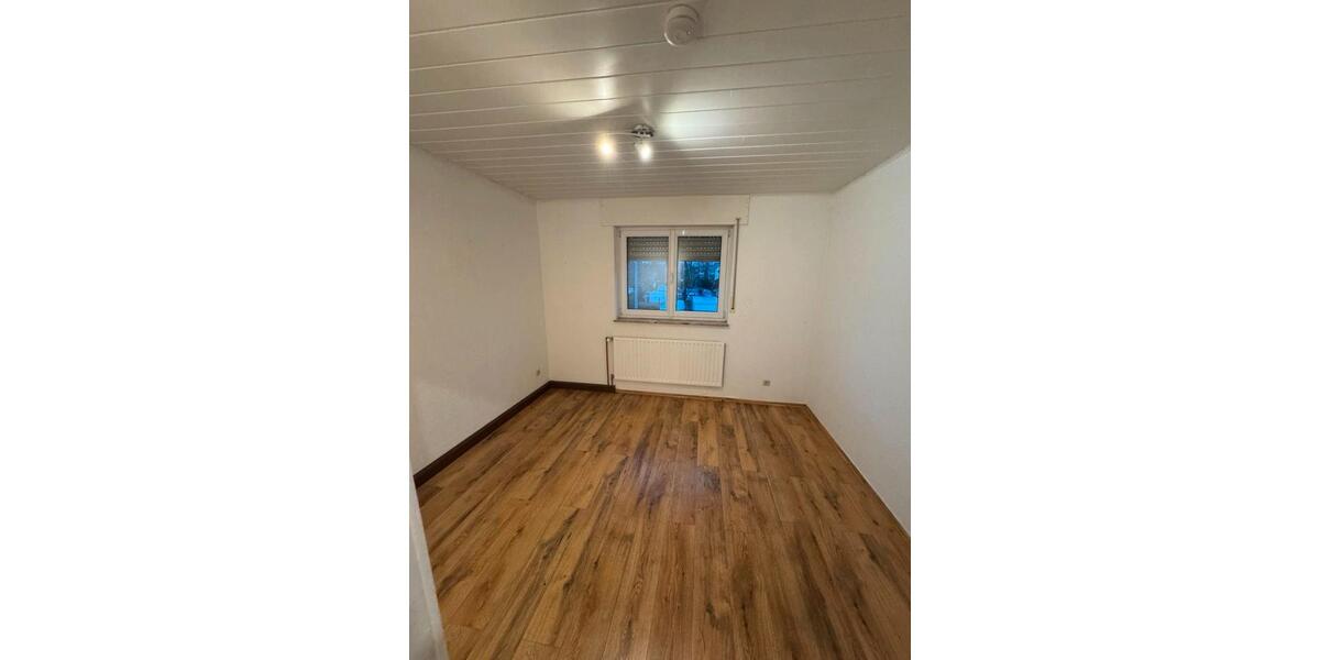 Etagenwohnung Grevenbroich Neuenhausen - 2 Zimmer, 65 m&sup2;, 1.050&euro; | Angebot:24840302