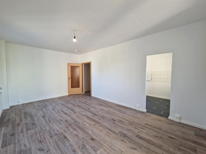 *Ab 01.11.2025- 2 Zimmer im Erdgeschoss mit Balkon & 2 NKM geschenkt* zimmer