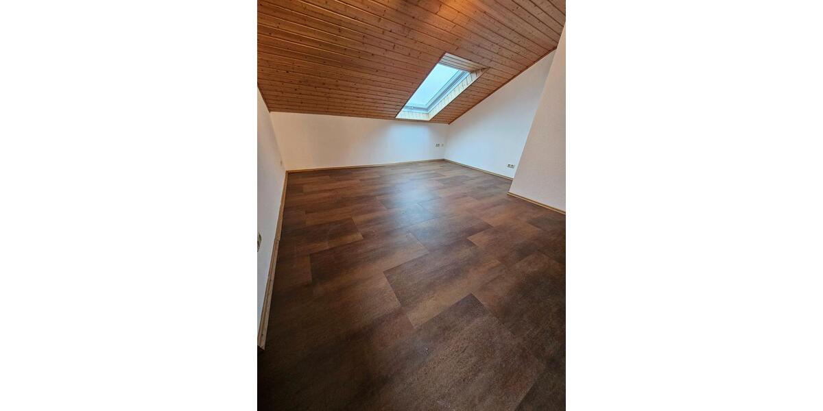 DG-Wohnung mit Balkon, neuer EBK & neuem Bad in Hünfeld-Rückers 3 zimmer