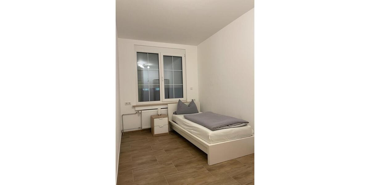 Wohnen auf Zeit Leichlingen (Rheinland) - 6 Zimmer, 16 m&sup2;, 18&euro; | Angebot:22243888