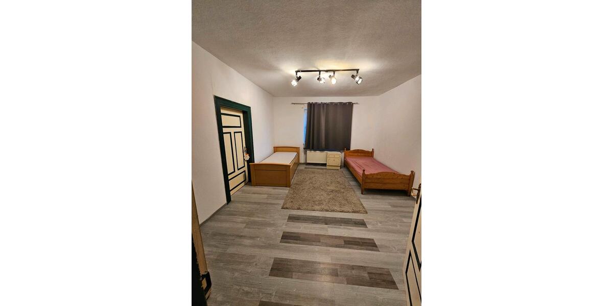 Etagenwohnung Gaukönigshofen - 5 Zimmer, 136 m&sup2;, 400&euro; | Angebot:25827672