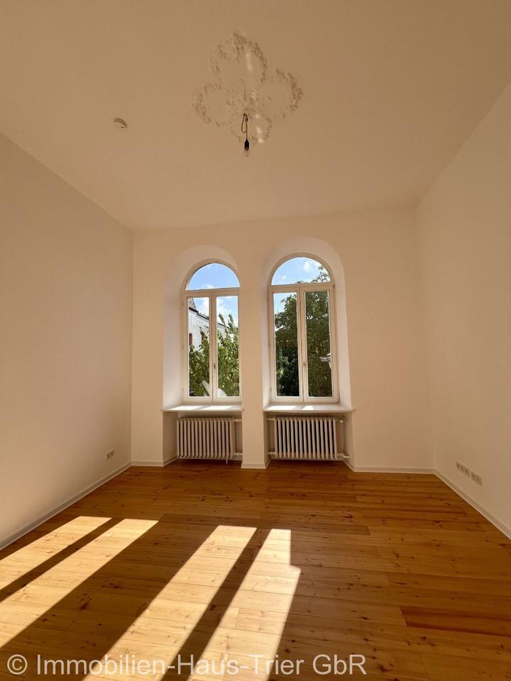 Schicke 2 Zimmer Altbauwohnung mit französischem Balkon zimmer