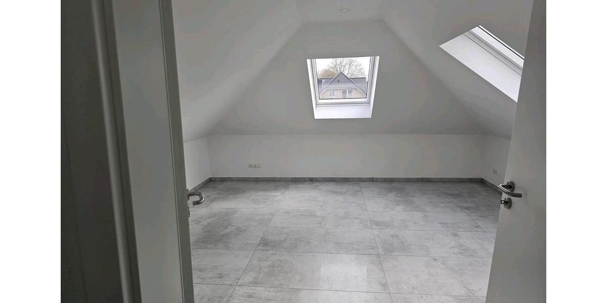 Dachgeschoßwohnung Gronau (Westfahlen) - 3 Zimmer, 110 m&sup2;, 1.200&euro; | Angebot:26426301