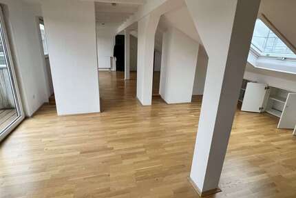 Wohnung zum Mieten in Frankfurt am Main 1.990 € 110 m² 4 zimmer