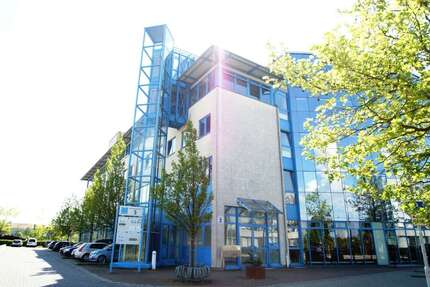 großzügiges Büro in der Diezmannstraße zimmer