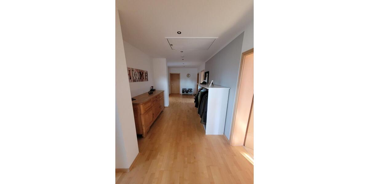 Dachgeschoßwohnung Allershausen - 3 Zimmer, 100 m&sup2;, 1.400&euro; | Angebot:25305072